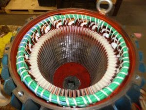 Intervention technique sur moteur électrique en réparation